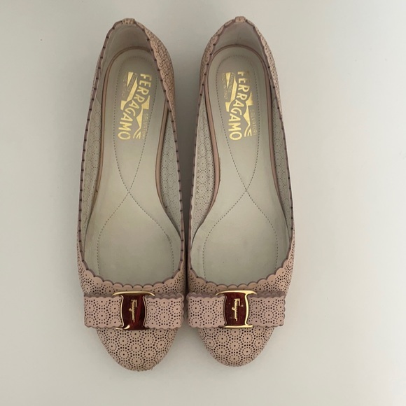 Stunning ferragamo flats - Picture 1 of 3